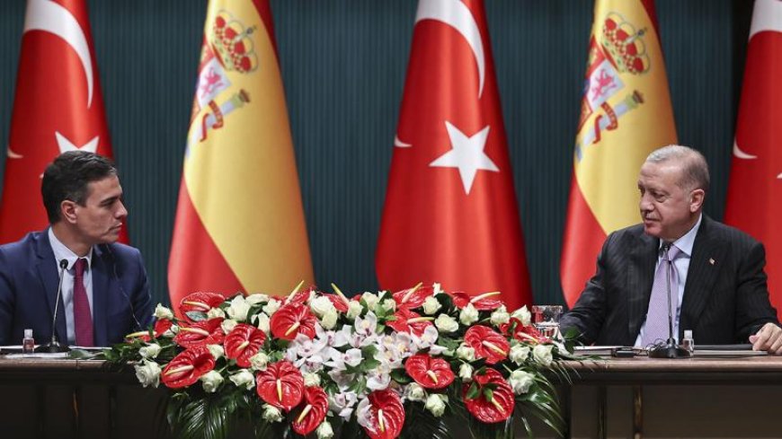 Президент Эрдоган провел телефонный разговор с премьер-министром Испании