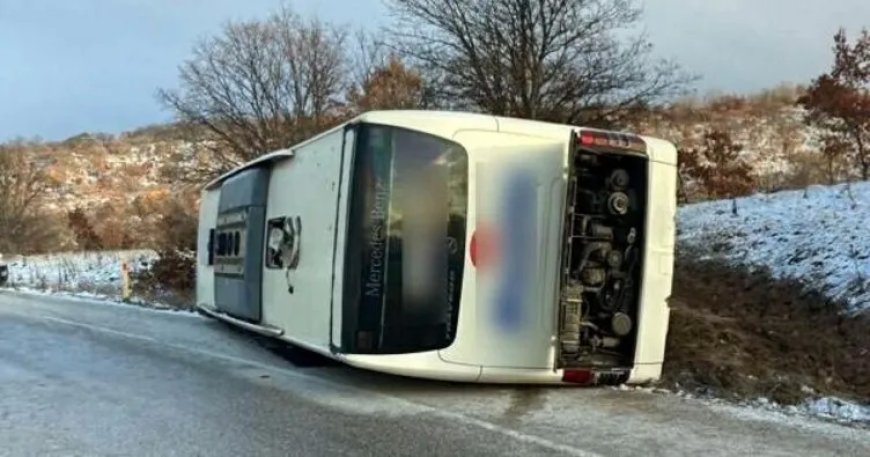 В Кютахье перевернулся пассажирский автобус