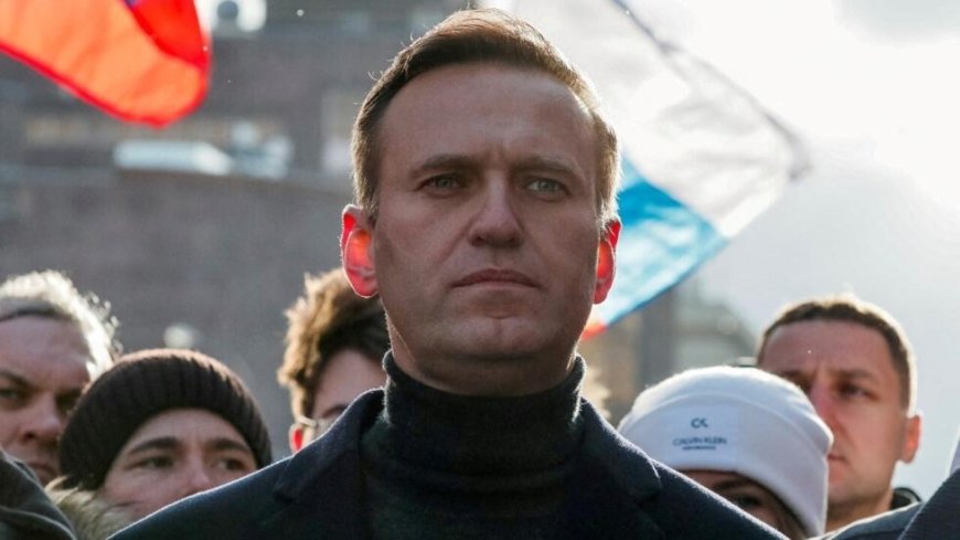 Лидер российской оппозиции Навальный потерял сознание и скончался после прогулки по тюрьме