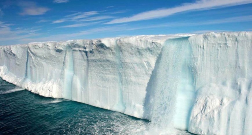 Шельфовые льды Антарктиды стали таять в два раза быстрее