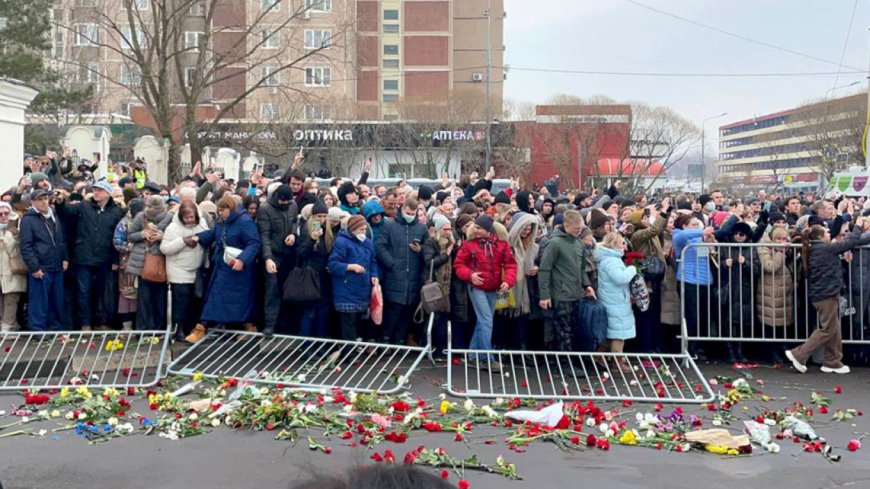 Похороны Навального переросли в антивоенный протест