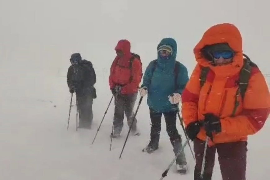 Российские альпинисты пережили кошмарную снежную бурю