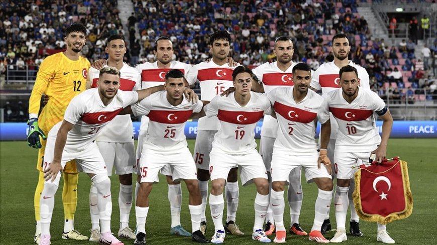 Сборная Турции играет против Польши