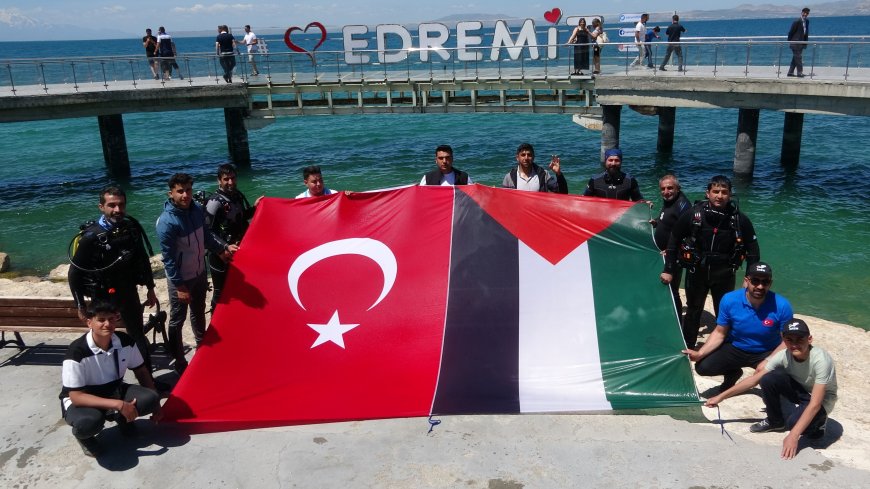 Турецкие дайверы поддержали Палестину