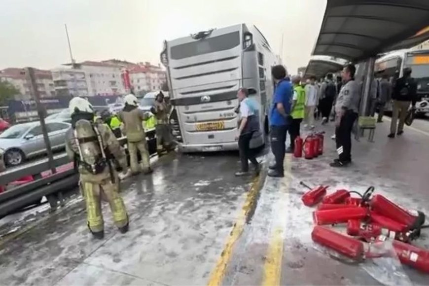 В Стамбуле произошёл пожар в метробусе